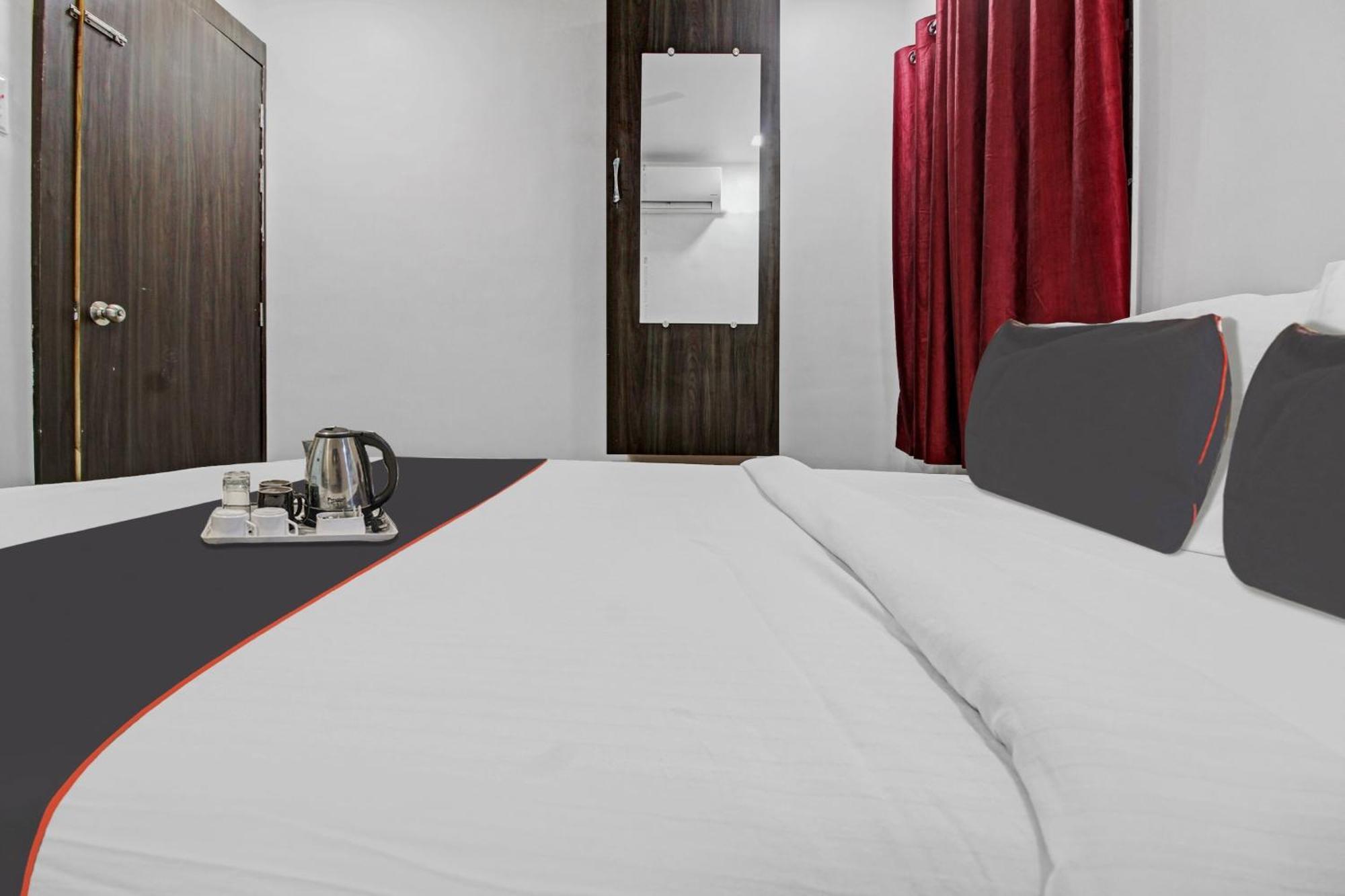 מלון Shikrapur Collection O Sairaj Lodging & Boarding מראה חיצוני תמונה