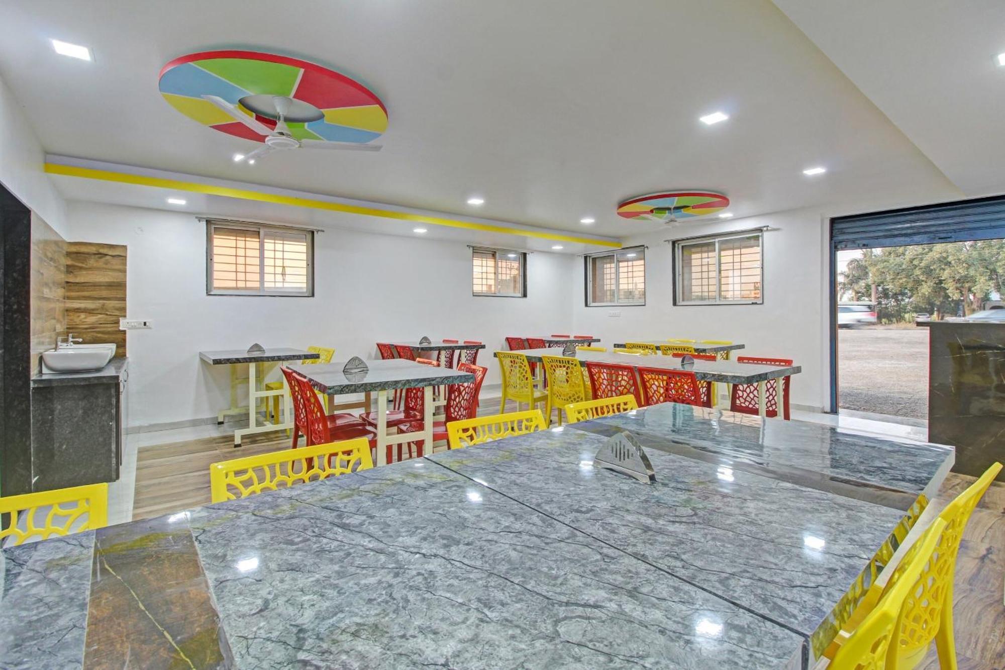 מלון Shikrapur Collection O Sairaj Lodging & Boarding מראה חיצוני תמונה