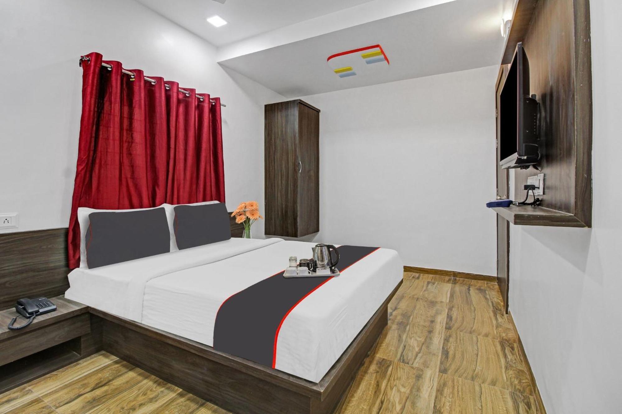 מלון Shikrapur Collection O Sairaj Lodging & Boarding מראה חיצוני תמונה
