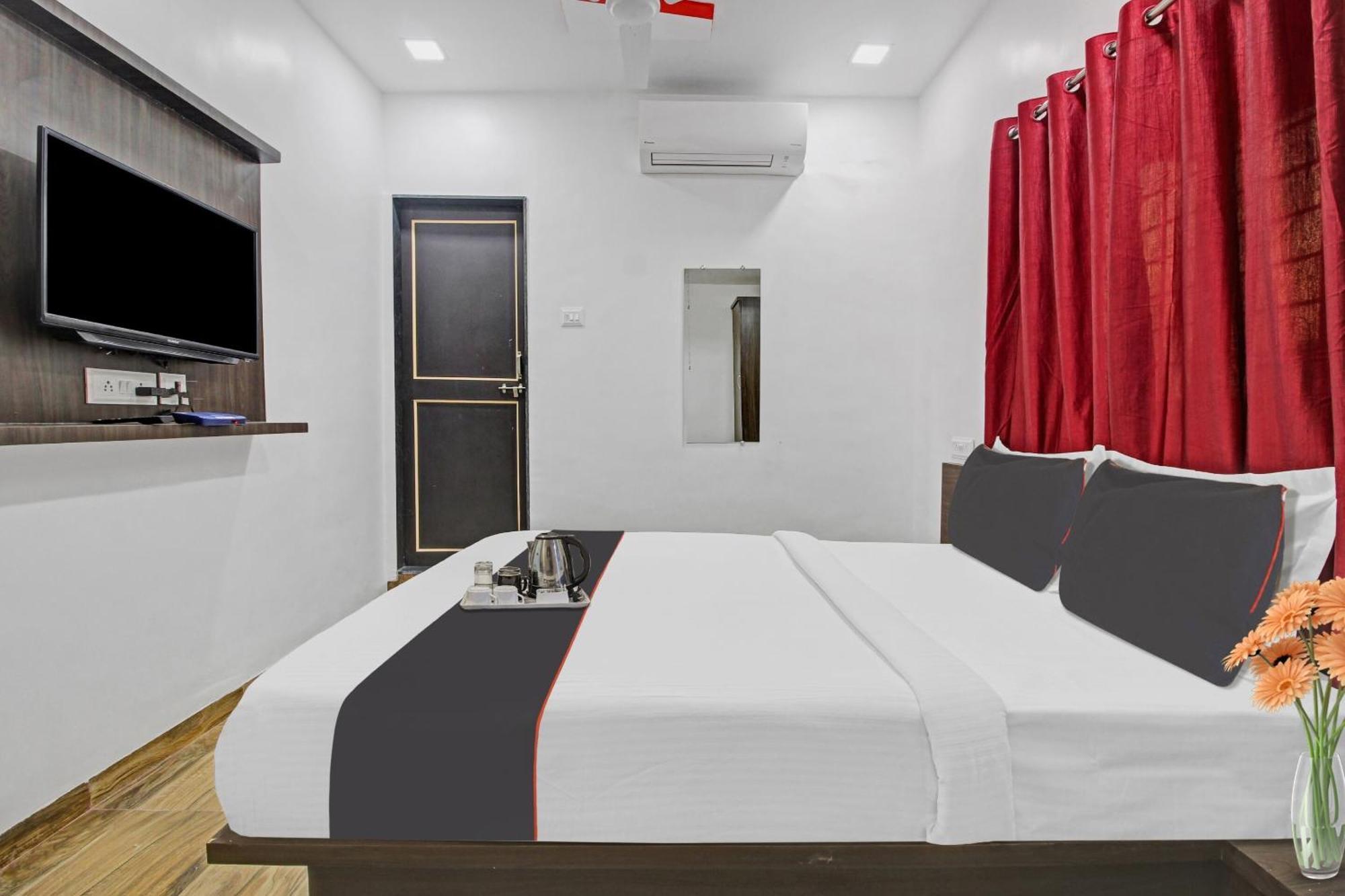 מלון Shikrapur Collection O Sairaj Lodging & Boarding מראה חיצוני תמונה